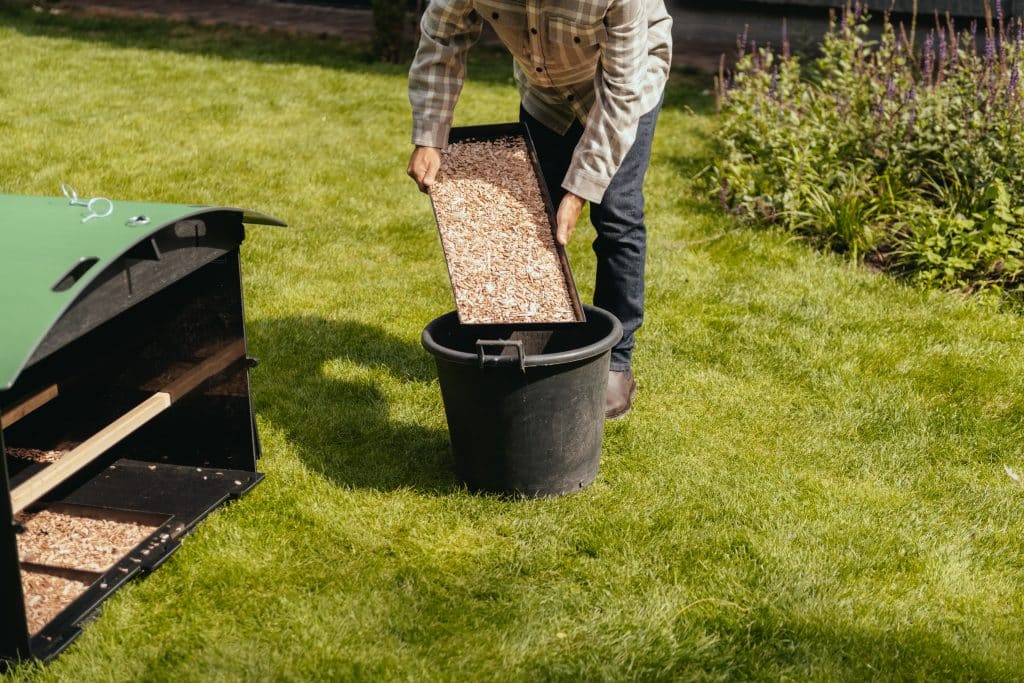 Optional easy to clean droppings trays